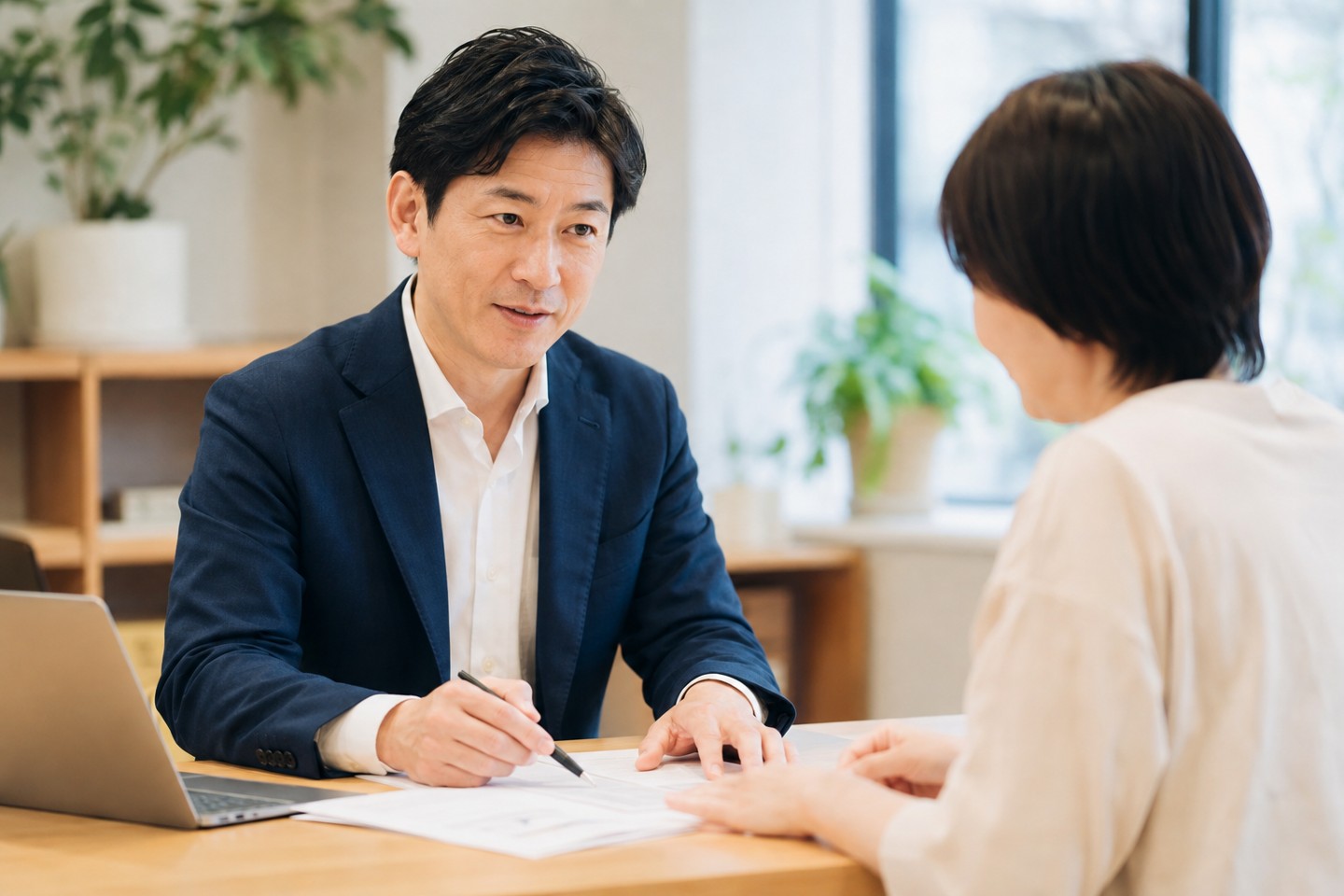 相談に向き合う担当者の制作イメージ